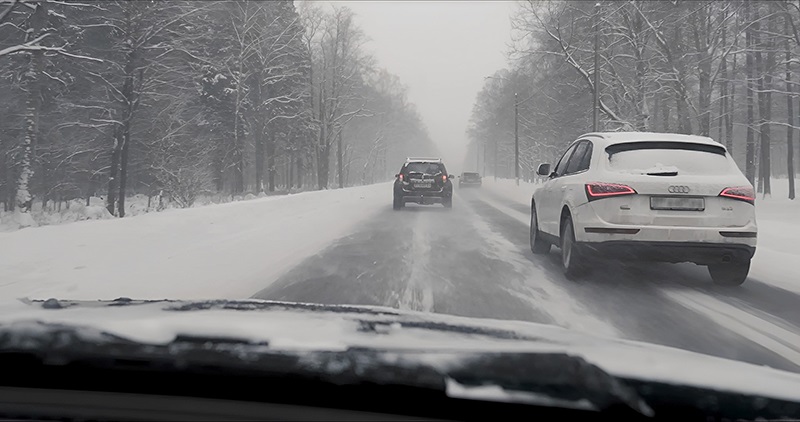 雨雪天气下的刹车